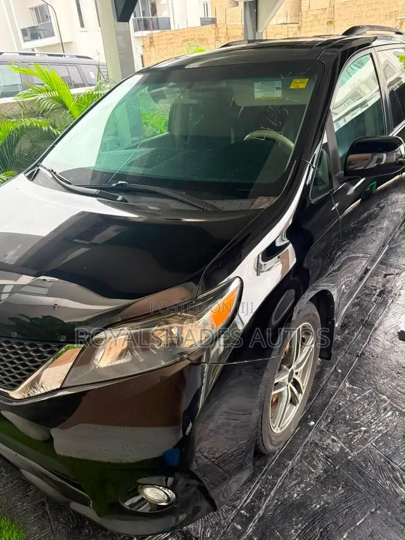 Toyota Sienna 2010 Black