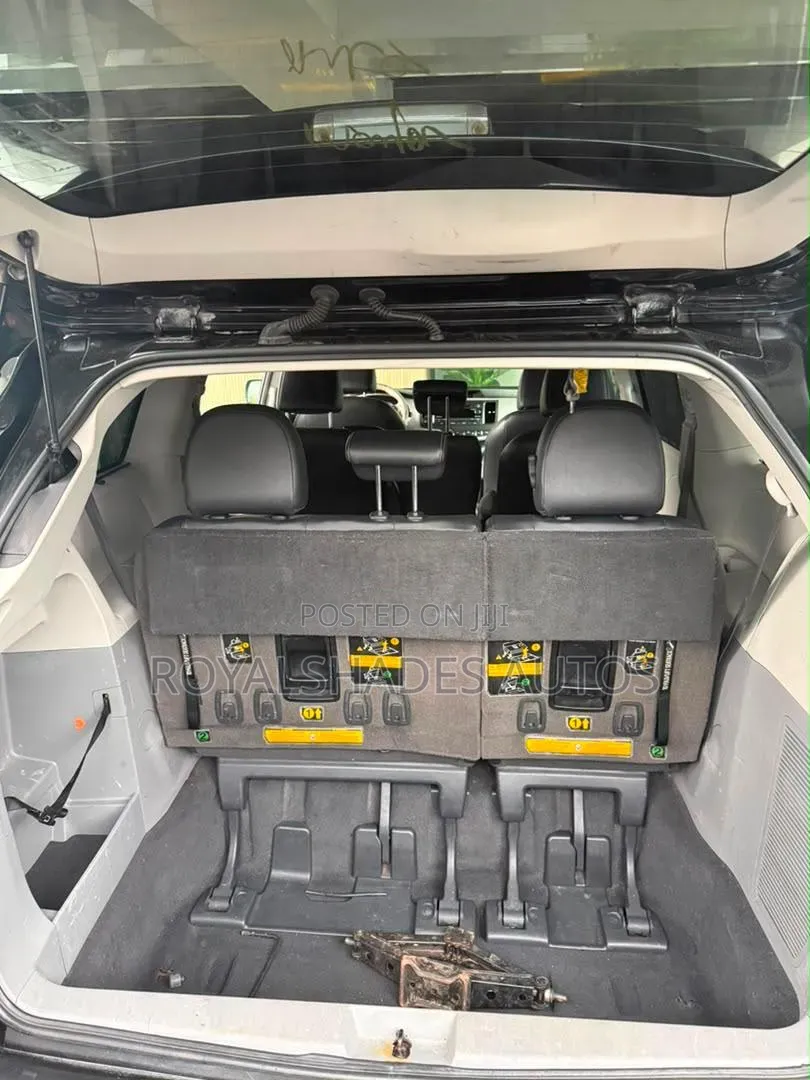 Toyota Sienna 2010 Black