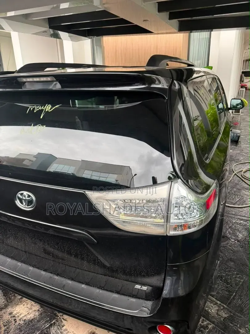 Toyota Sienna 2010 Black