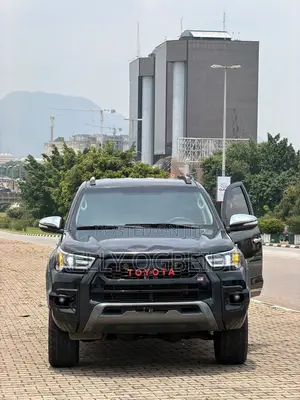 Toyota Hilux 2025 Black