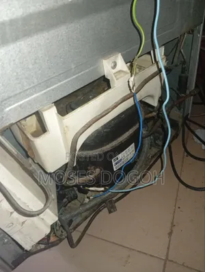 200Litres Samsung Fridge With Top Freezer for Sale