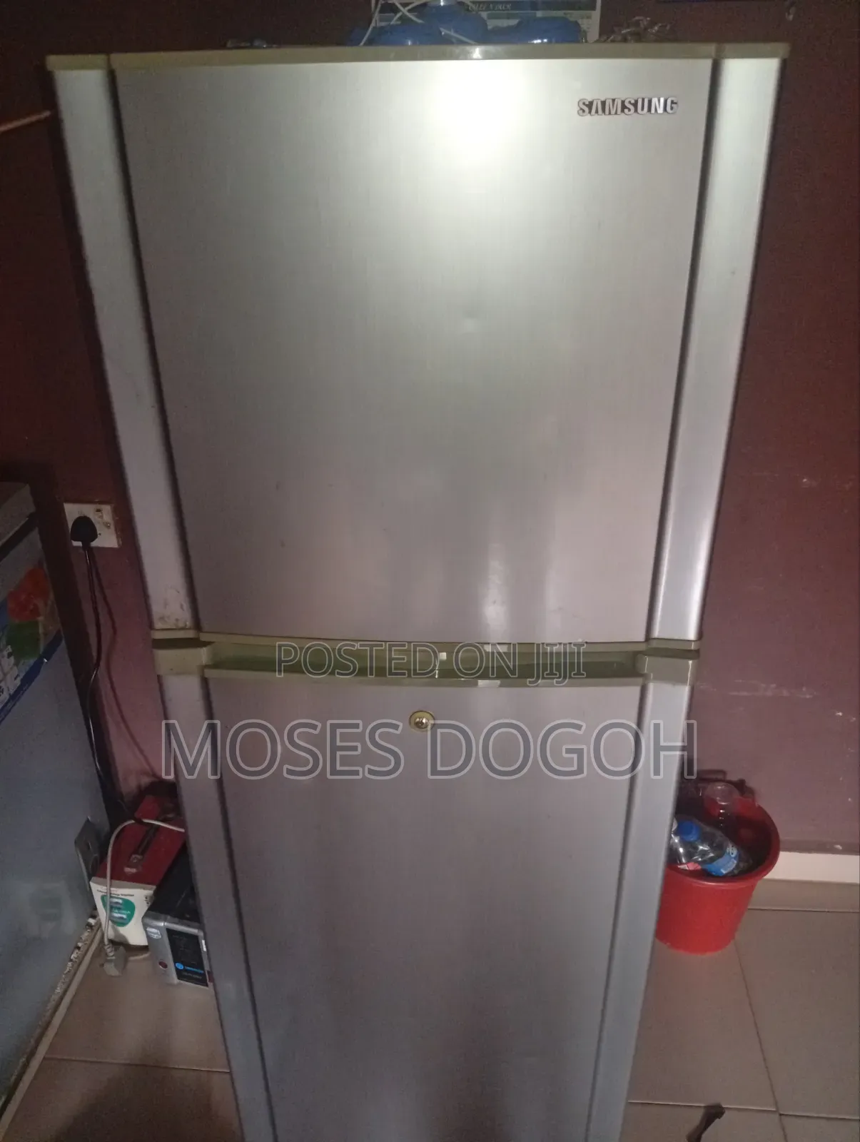 200Litres Samsung Fridge With Top Freezer for Sale