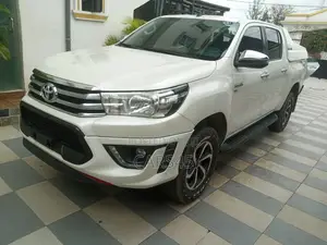 Toyota Hilux 2019 White