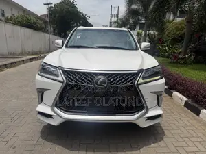 Lexus LX 570 AWD 2016 White
