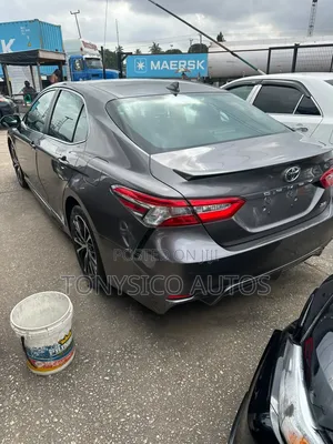 Toyota Camry SE FWD 2020 Gray