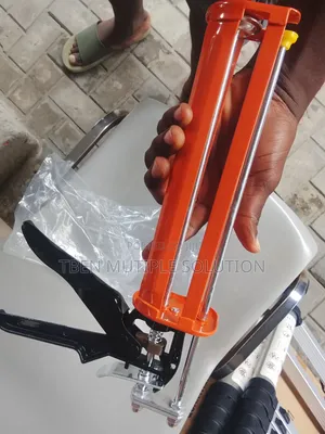Heavy-Duty Manual Caulking Gun