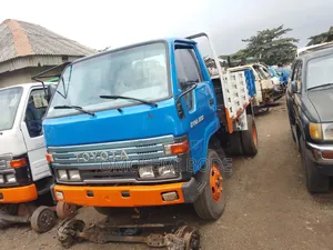 Toyota Dyna 200 Driect Hand Six Tyres With 2rz Engine Petrol