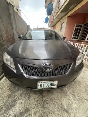 Toyota Camry XLE V6 4dr Sedan (3.5L 6cyl 6AM) 2010 Gray
