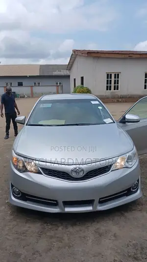 Toyota Camry SE Sport 4dr Sedan w/Prod. End 11/13 (2.5L 4cyl 6A) 2014