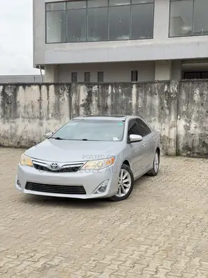 Toyota Camry XLE 4dr Sedan (3.5L 6cyl 6A) 2014 Silver