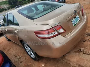 Toyota Camry 2010 Gold