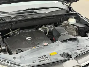 Toyota Highlander XLE 4x4 V6 (3.5L 6cyl 8A) 2018 Gray