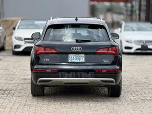 Audi Q5 2.0T Premium AWD quattro 2019 Black