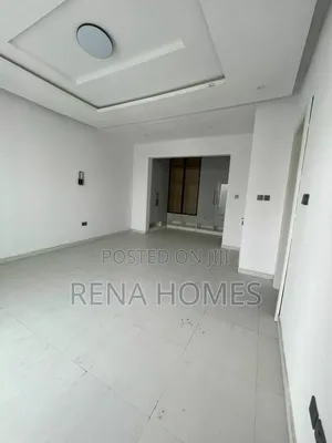 3bdrm House in Yaba for sale
