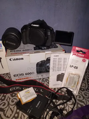 Canon 600D Rebel T3i Body and Lens