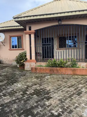 3bdrm Block of Flats in Ugbor, Benin City for sale