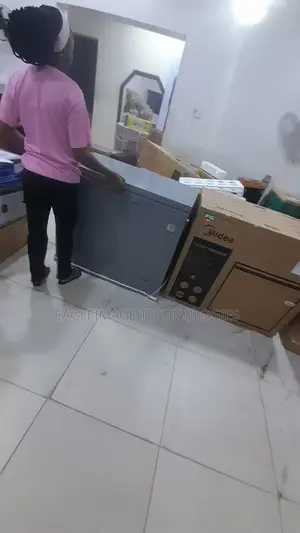 Commercial Grade Midea 249L Freezer MDRC345FZG43