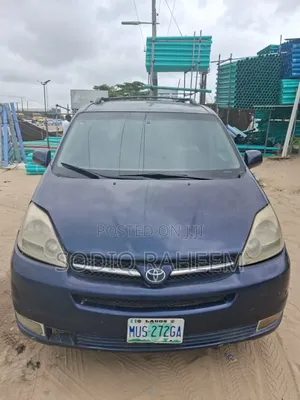 Toyota Sienna 2004 Blue