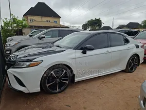 Toyota Camry 2018 White