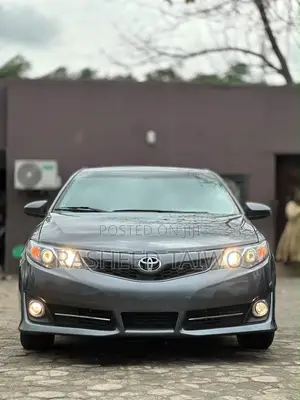 Toyota Camry SE 4dr Sedan (2.5L 4cyl 6A) 2012 Gray
