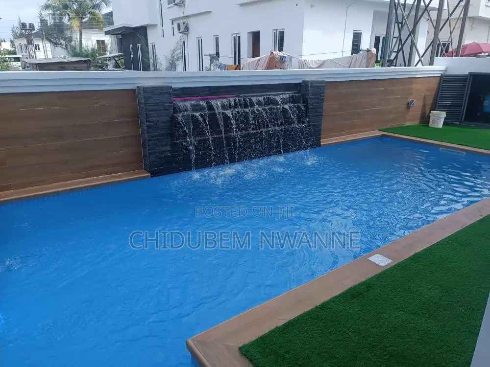 Luxurious Swimming Pool
