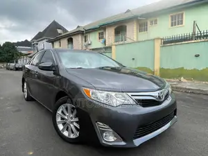 Toyota Camry XLE 4dr Sedan (2.5L 4cyl 6A) 2013 Gray