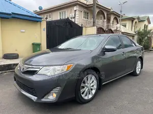 Toyota Camry XLE 4dr Sedan (2.5L 4cyl 6A) 2013 Gray