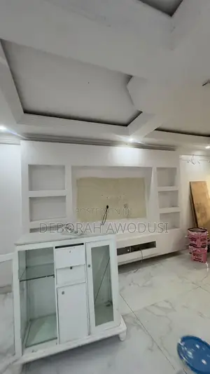 2bdrm Apartment in Lekki Phase 1 for rent