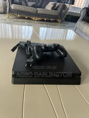 Sony PS4 Slim