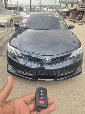 Toyota Camry SE V6 4dr Sedan (3.5L 6cyl 6A) 2012