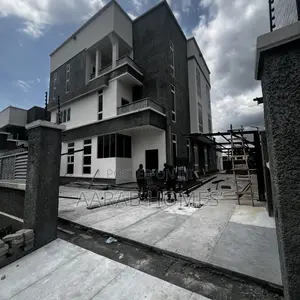 8bdrm Duplex in Gwarinpa for rent