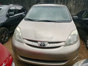 Toyota Sienna 2006 Gold