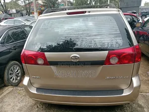Toyota Sienna 2006 Gold