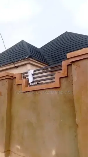 6bdrm Bungalow in Benin City for sale