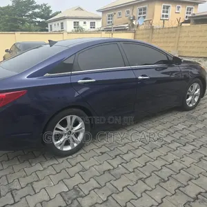 Hyundai Sonata Limited Sedan FWD (2.4L 4cyl 6A) 2012 Blue
