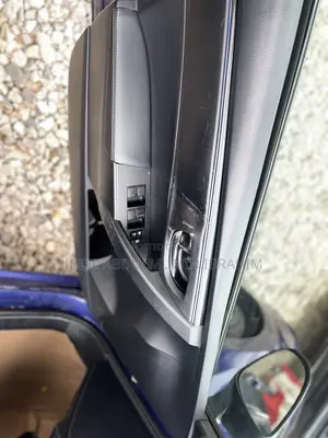 Toyota Corolla SE (1.8L 4cyl 2A) 2018 Blue