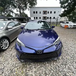 Toyota Corolla SE (1.8L 4cyl 2A) 2018 Blue