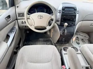 Toyota Sienna LE AWD 2006 Gold