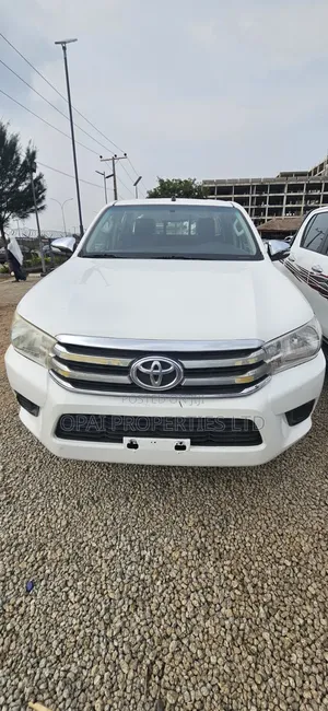 Toyota Hilux 2018 White