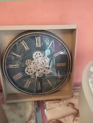Round Wall Clock