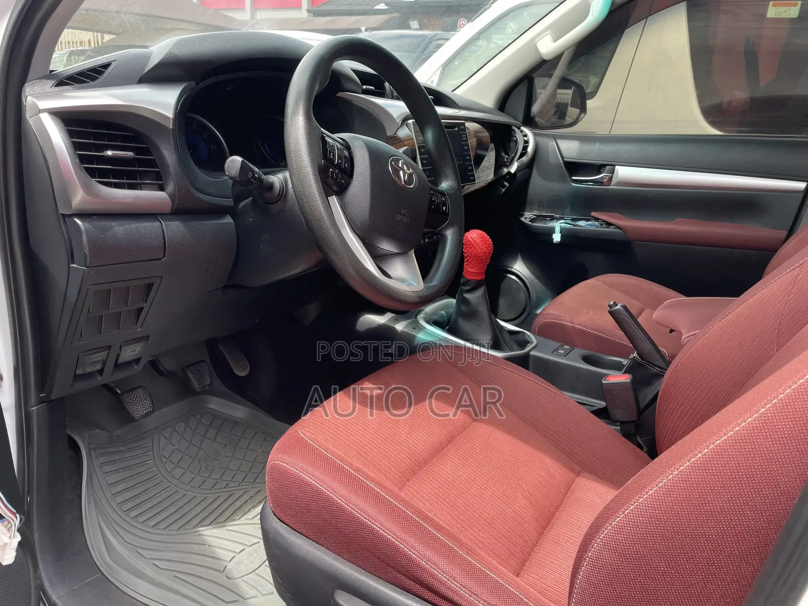 Toyota Hilux 2019 White