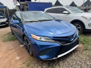 Toyota Camry XSE V6 (3.5L V6 8A) 2019 Blue