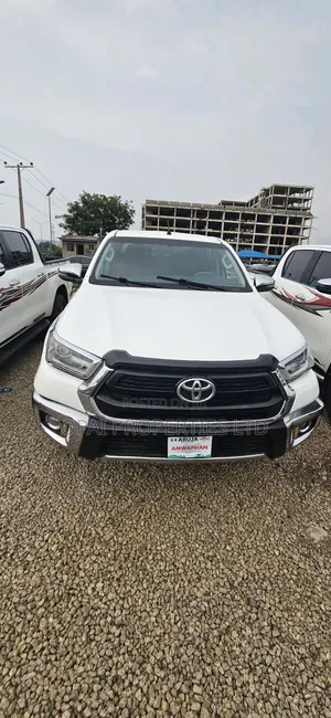Toyota Hilux 2019 White