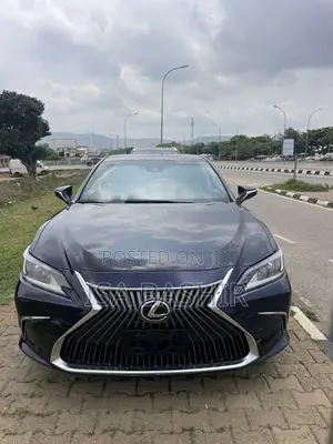 Lexus ES 2020 Blue