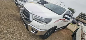 Toyota Hilux 2022 White