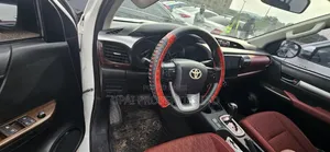 Toyota Hilux 2022 White