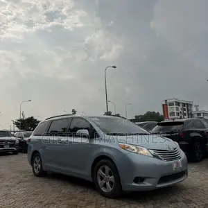 Toyota Sienna 2015 Blue