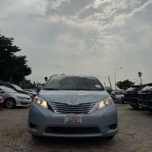 Toyota Sienna 2015 Blue