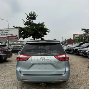 Toyota Sienna 2015 Blue