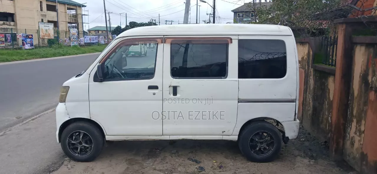 Daihatsu Hijet 2017 White